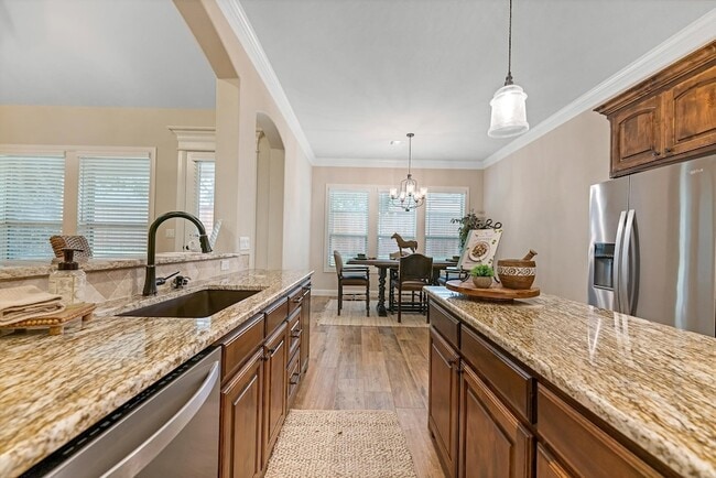 Building Photo - 1300 Highland Park Cir