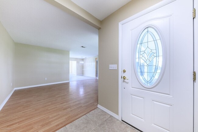 Building Photo - price drop!! PET FRIENDLY- WATERFRONT- SPACIOUS- CENTRAL LOCATION