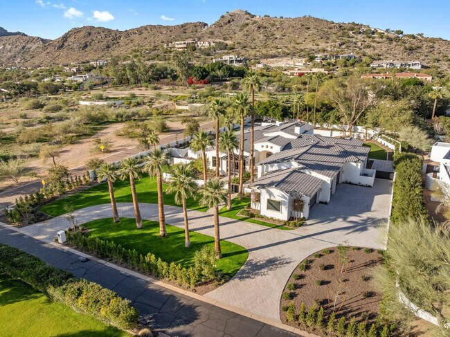 Building Photo - 6500 E Cactus Wren Rd