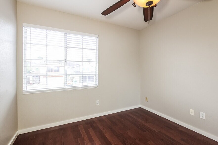 Building Photo - 4453 W Oraibi Dr