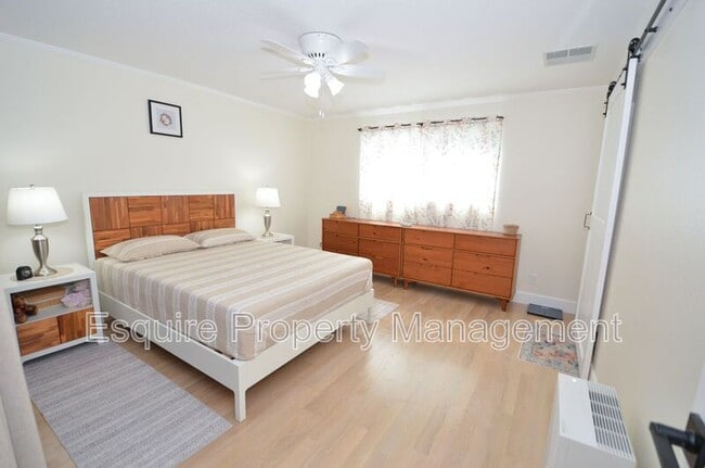 Building Photo - 279 Maple Rd