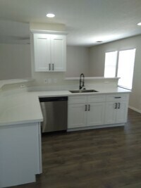 Building Photo - Spacious 3BR Home Just Minutes from Downto...