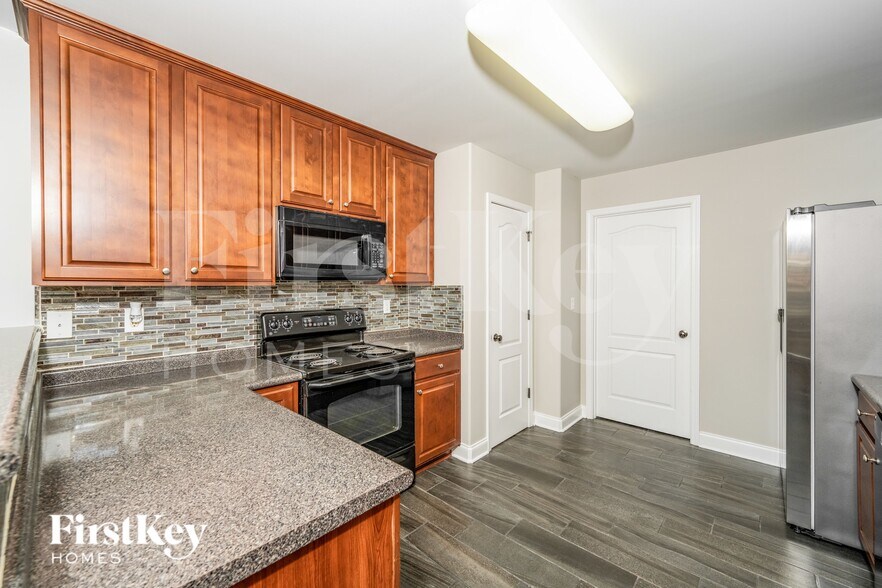 Building Photo - 417 Rockview Trail
