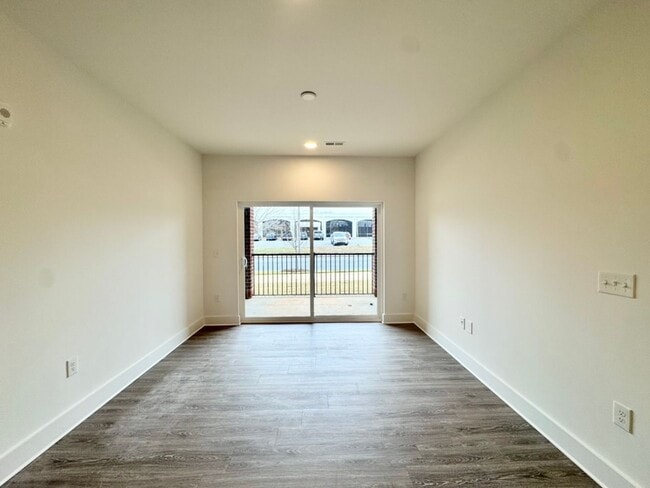 Building Photo - 175 W Black St
