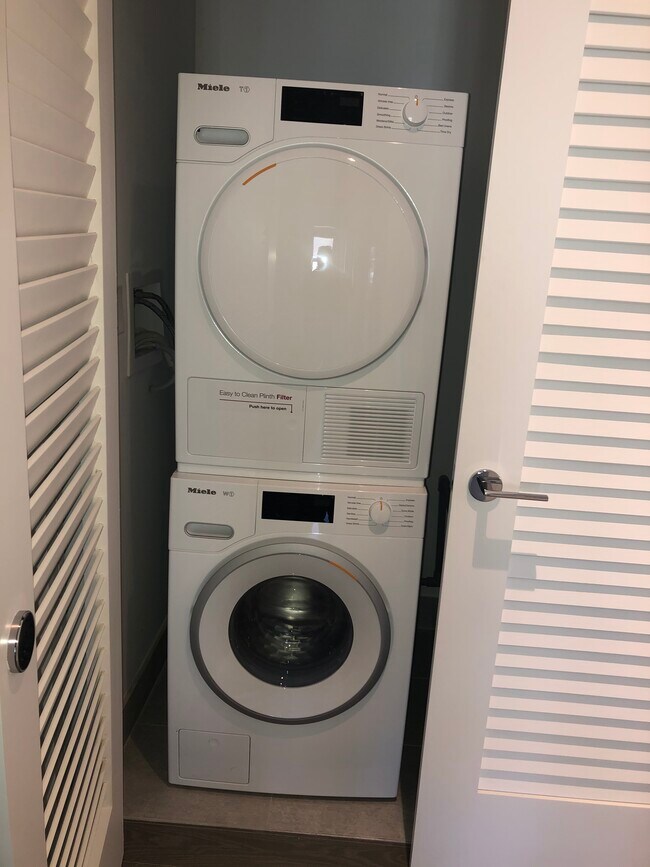 Building Photo - 30 Melrose Ter