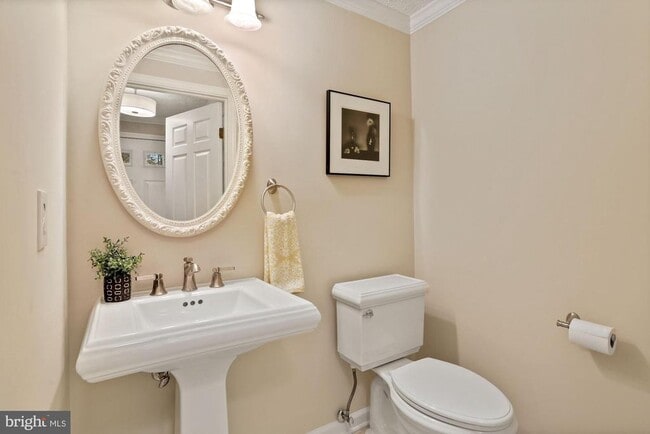 Building Photo - 2051 Gervais Dr