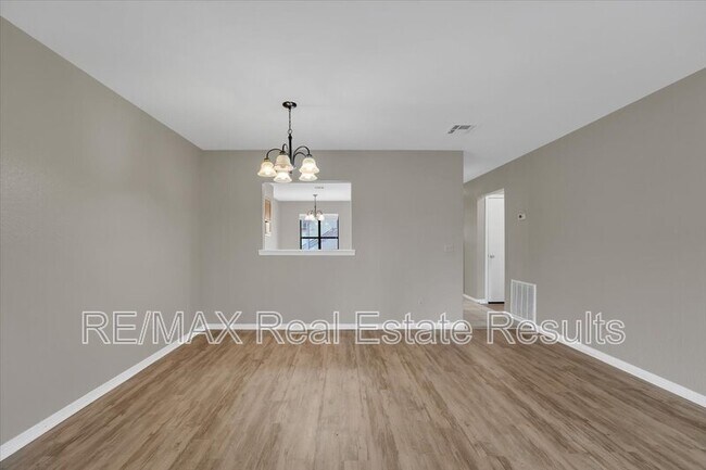 Building Photo - 5 Yates Ln