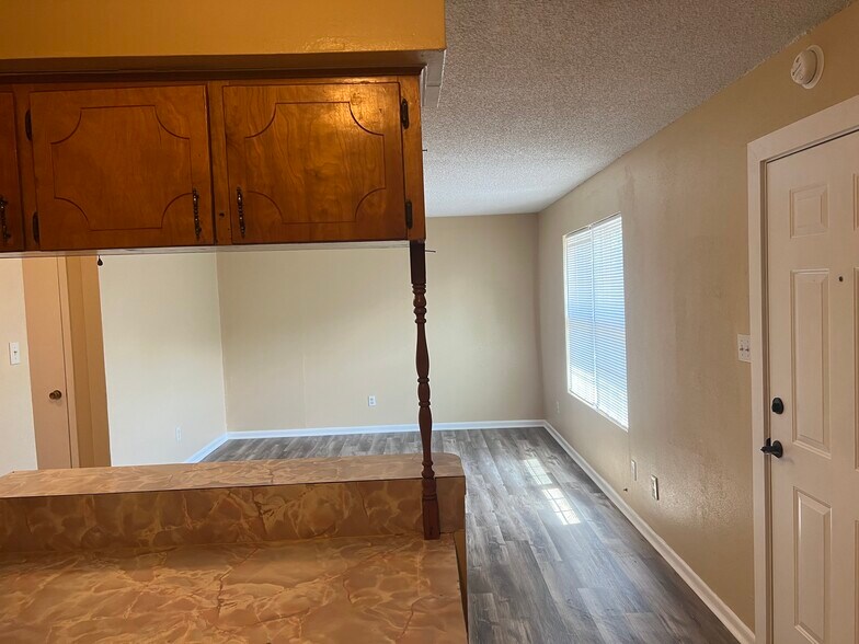 Building Photo - 2305 Downey St