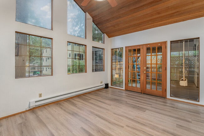Building Photo - 3844 NE 87th St