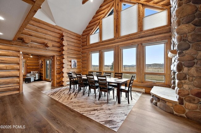 Building Photo - 948 S Foothill Dr