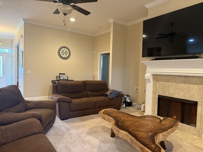 Building Photo - 729 English Oak Dr