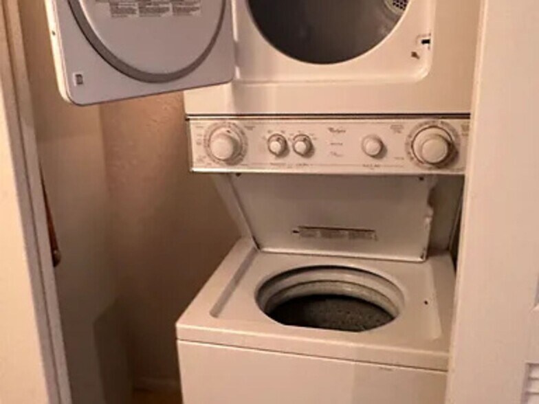 Building Photo - 1905 E University Dr