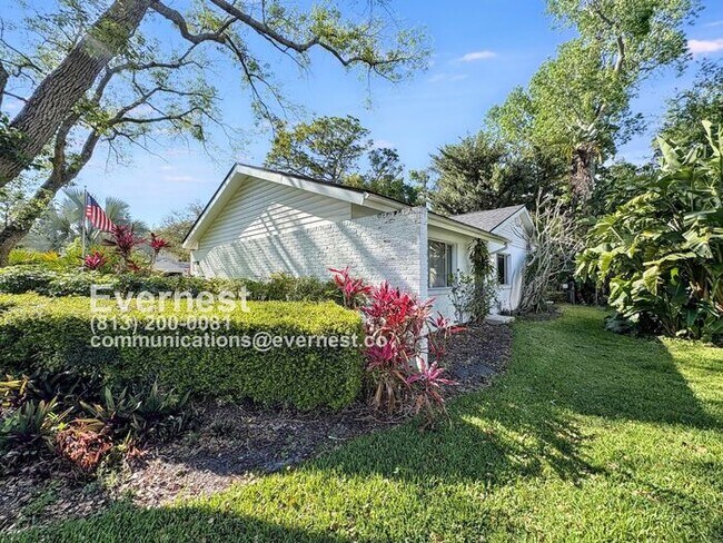 Building Photo - 3-Bedroom/2-Bath Home with Fenced Yard & Private Pool/ Available Soon!