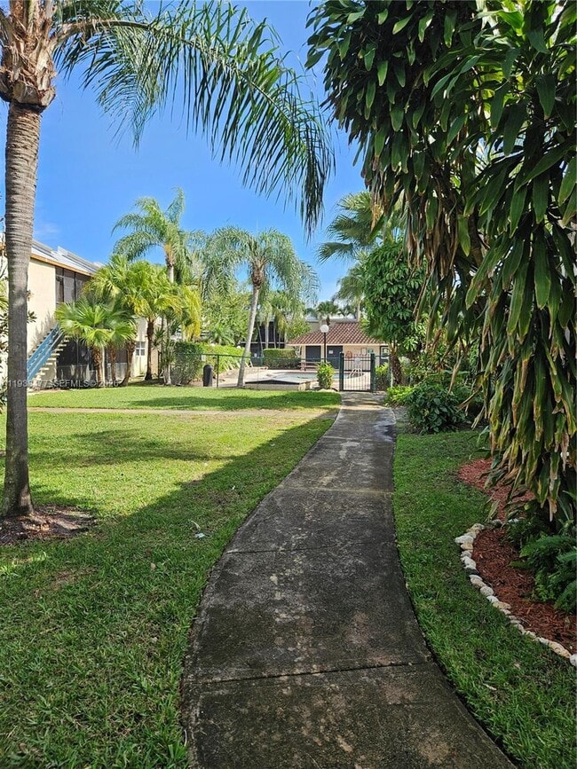 Building Photo - 5320 NE 6th Ave