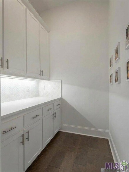 Building Photo - 5139 Cheneau Ln