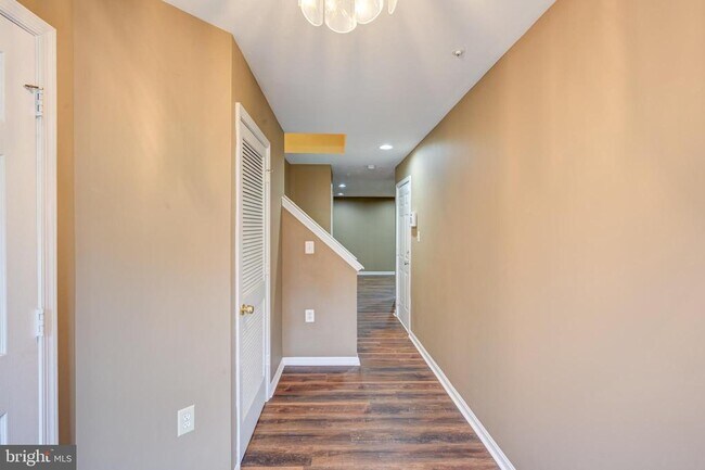 Building Photo - 4611 Kings Mill Way