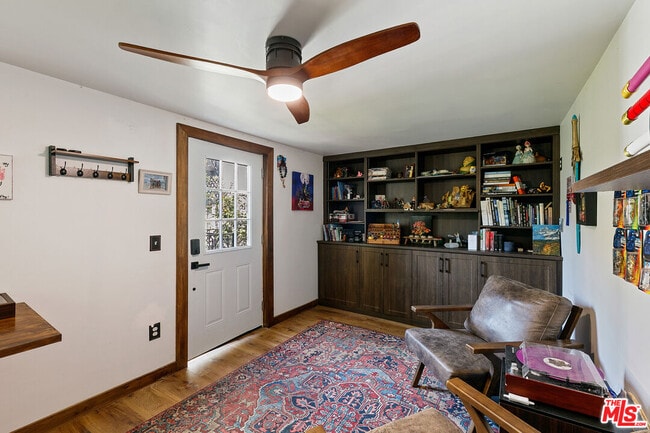 Building Photo - 2851 Seabreeze Dr