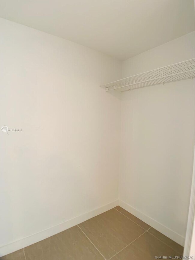 Building Photo - 2345 NE 135th St