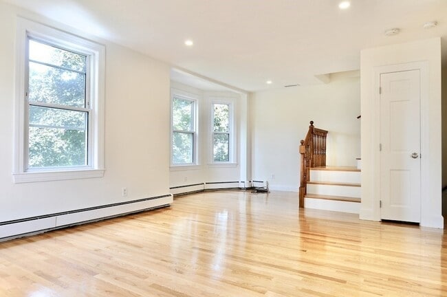 Building Photo - 120 Farwell St