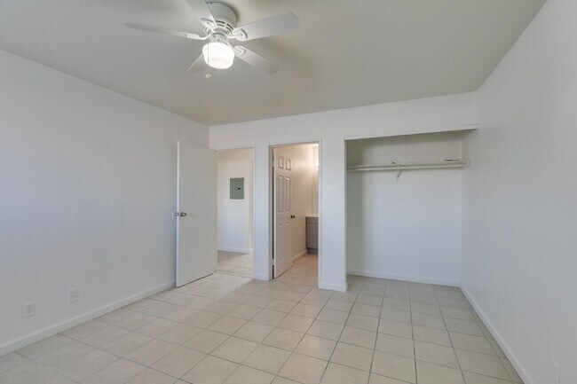 Building Photo - 6987 Mendon Ln