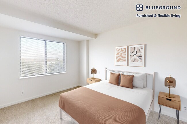 Building Photo - 2251 Pimmit Dr