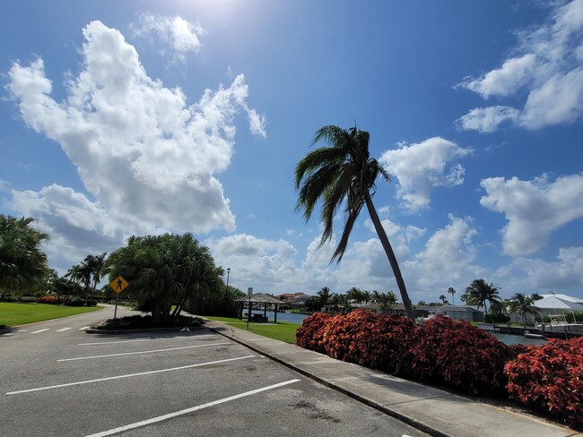 Building Photo - 1905 Robalo Dr