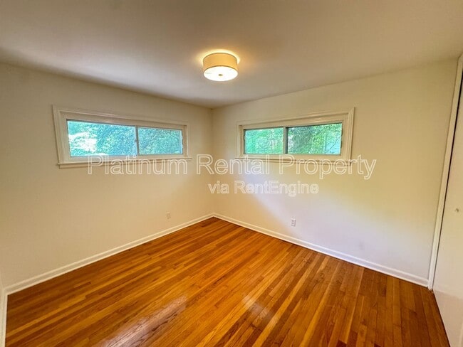 Building Photo - 383 Springdale Dr NE