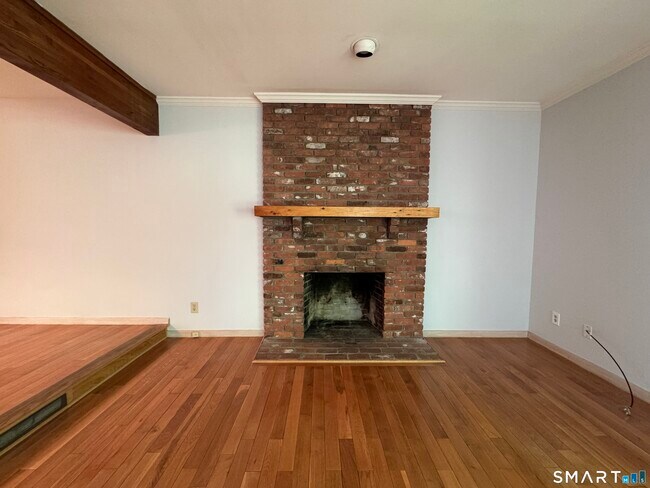 Building Photo - 223 Deer Run