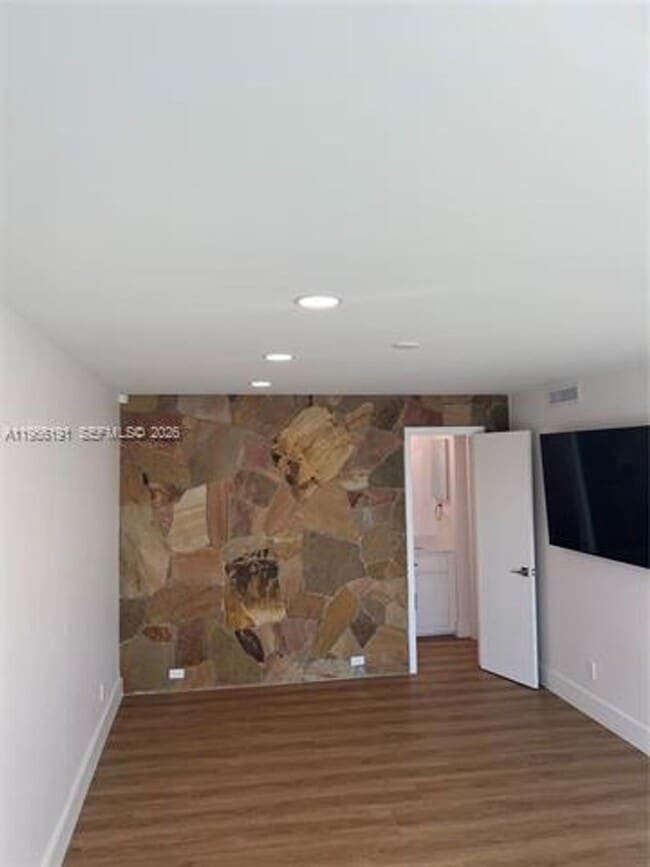 Building Photo - 6484 Miami Lakes Dr