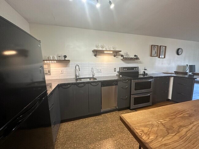 Primary Photo - 121 Tremont St