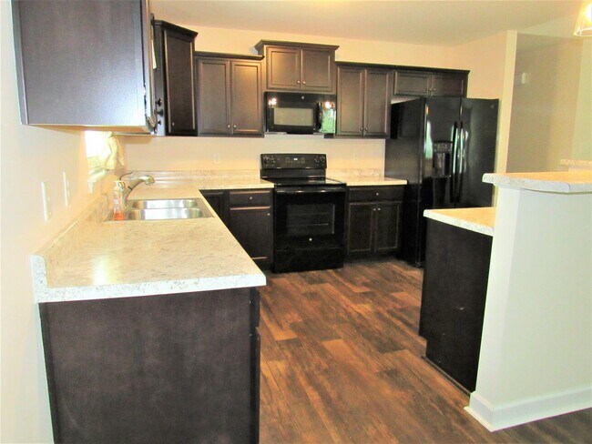 Building Photo - 136 Laredo Dr