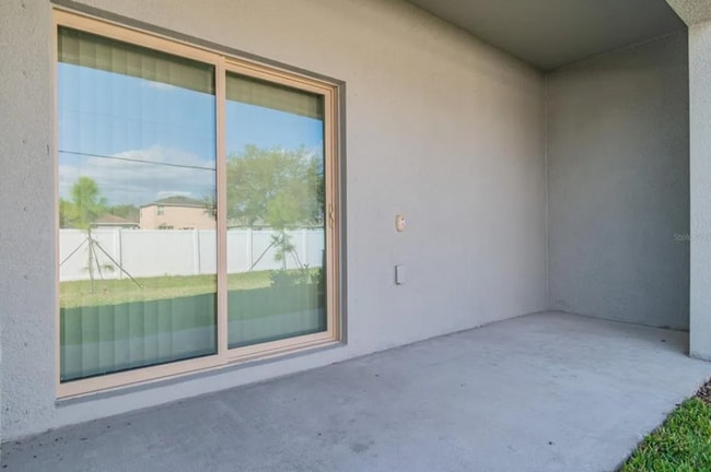 Building Photo - Modern 3BR/2.5BA Townhome with Pool Access & Deposit-Free Living!