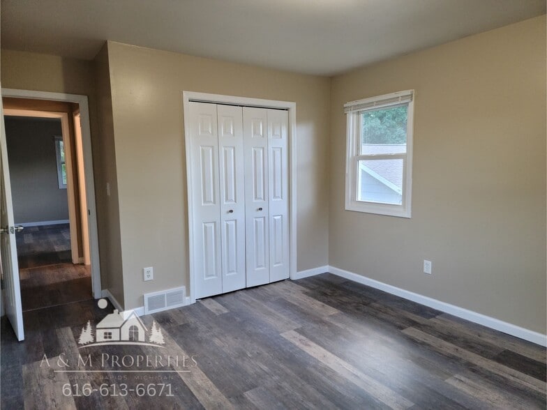 Building Photo - 5809 Christie Ave SE