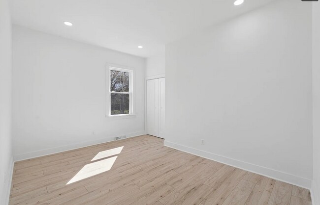 Building Photo - 20 4th Ave