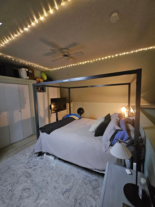Building Photo - Spacious Portland 3BD/1.5BA Townhouse w/Deck
