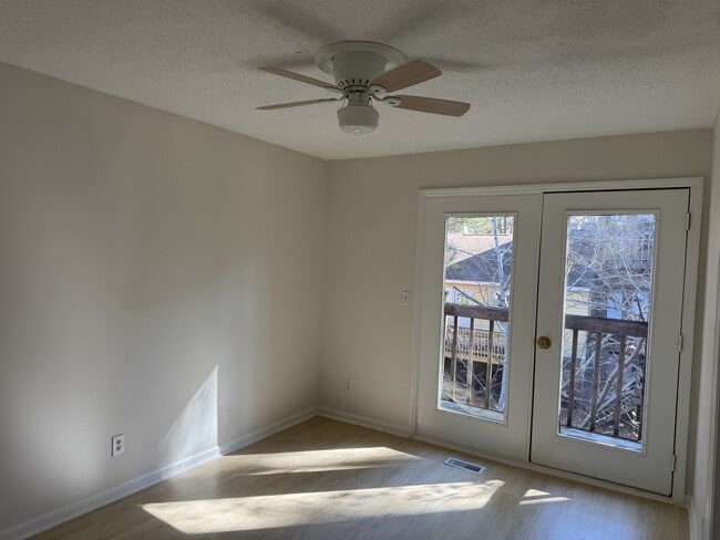 Building Photo - 1513 Kendall Dr