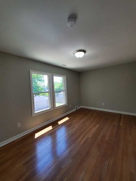 Building Photo - 952 Lilley Ave