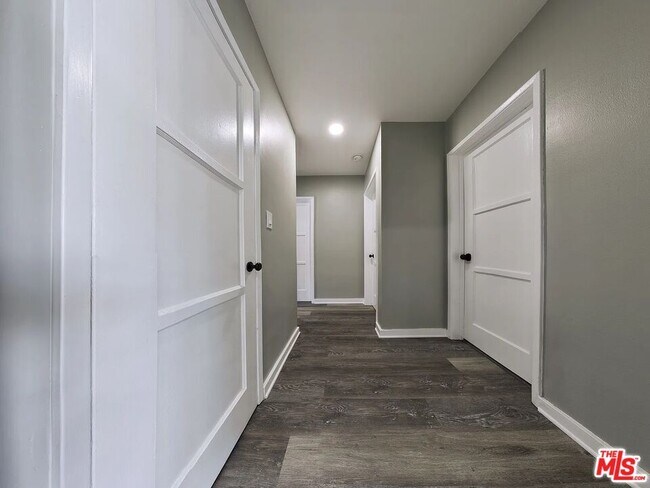 Building Photo - 582 Venice Blvd.