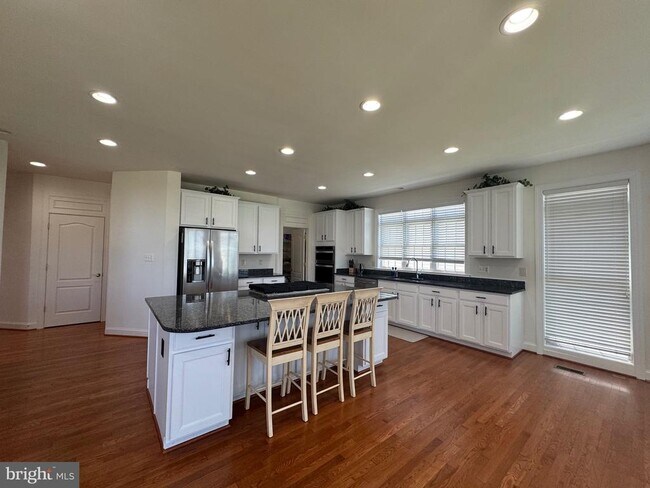 Building Photo - 5117 Sante Fe Ct