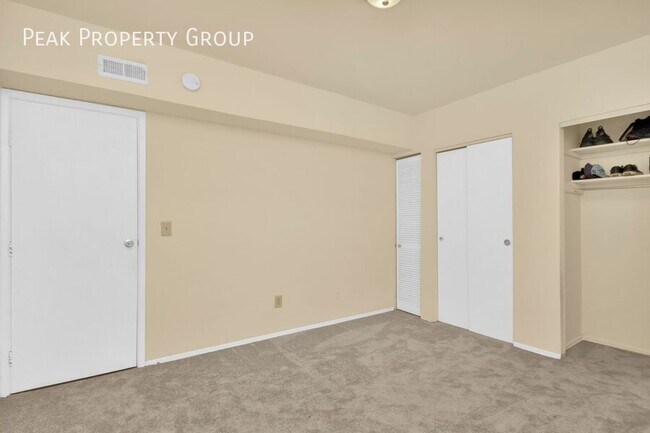 Building Photo - 2971 Deckebach Ave