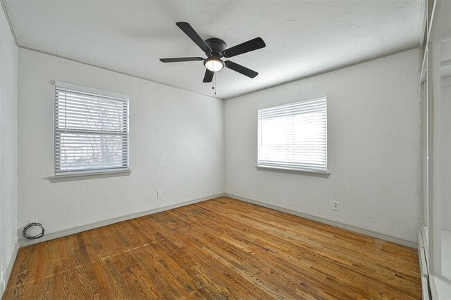 Building Photo - 2312 N Warren Ave