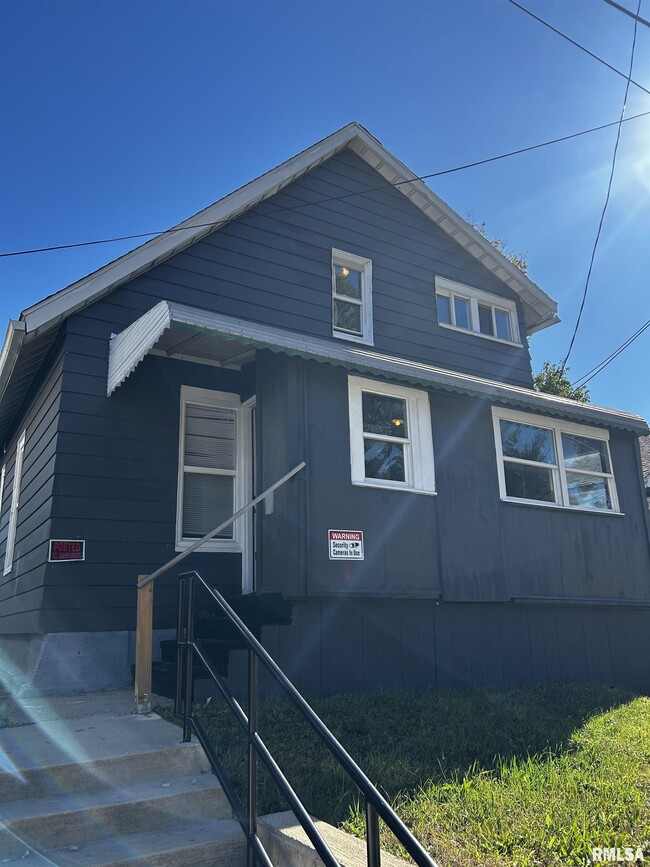 Building Photo - 1822 N Sheridan Rd