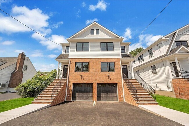 Primary Photo - 10 Underhill Pl
