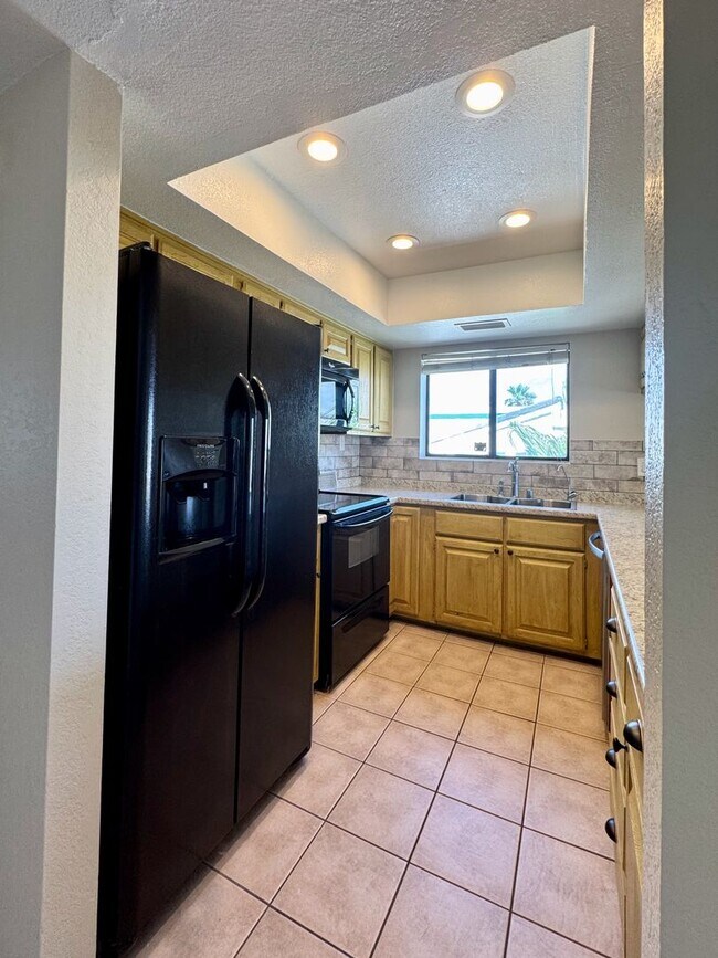 Building Photo - 3-Bedroom Condo with Spectacular Views in ...