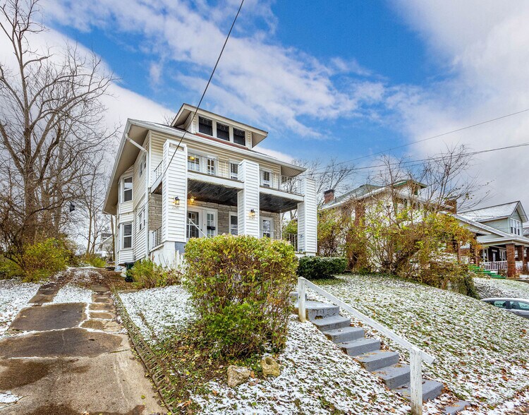 Building Photo - 2243 Hannaford Ave