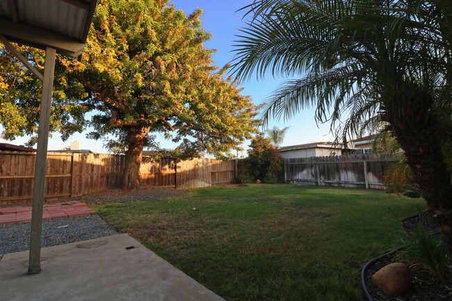 Building Photo - 3/2 house in Clairemont! Fenced in back ya...