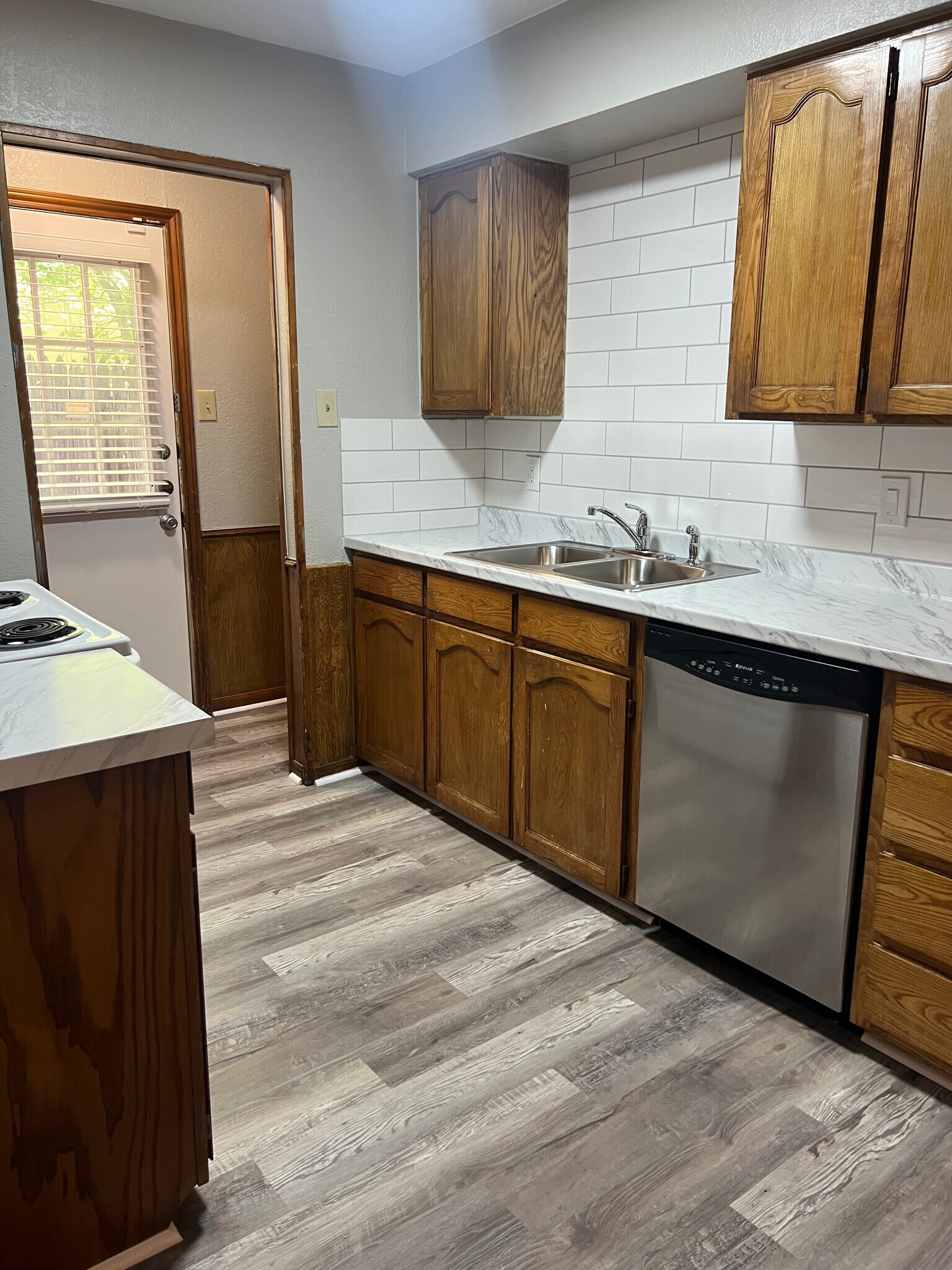 Kitchen / Sink and Dishwasher - 1401 Lackey Ct