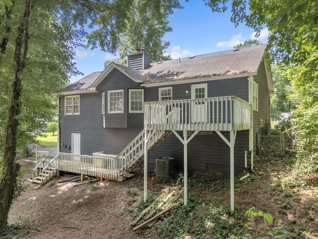 Building Photo - 608 Wood Ridge Dr