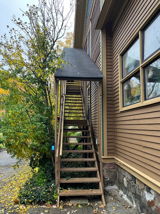 Building Photo - 515-2 Minor Ave