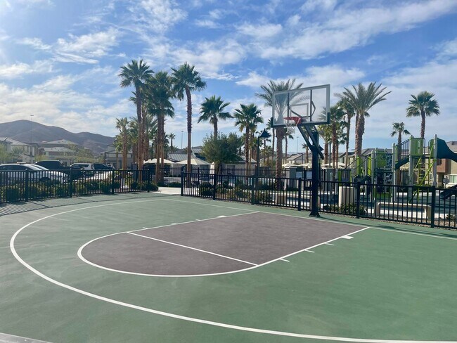 Building Photo - 3 bed 2 bath 2 car garage Townhome "On the Strip" South Las Vegas Blvd